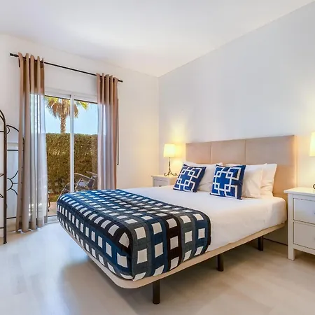 Serene Ocean 1 Bdr With Patio By Lovelystay