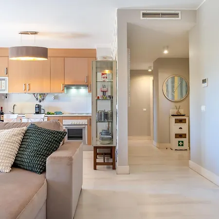 Serene Ocean 1 Bdr With Patio By Lovelystay