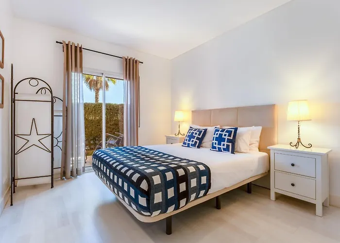 Serene Ocean 1 Bdr With Patio By Lovelystay