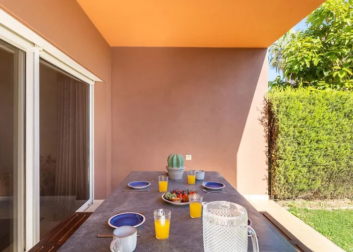 Serene Ocean 1 Bdr With Patio By Lovelystay